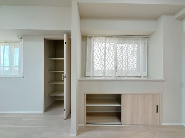 【収納】 | アダージュ原五番館☆仲介手数料無料☆ | ふとしたスペースに、活かされた収納。生活を支えるのはこんな気遣い。