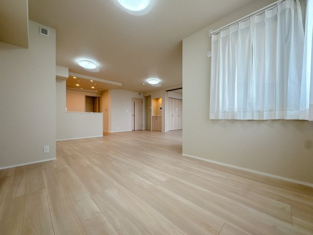 【居間・リビング】 | アダージュ原五番館☆仲介手数料無料☆ | 全体の雰囲気。感じて頂けますか？