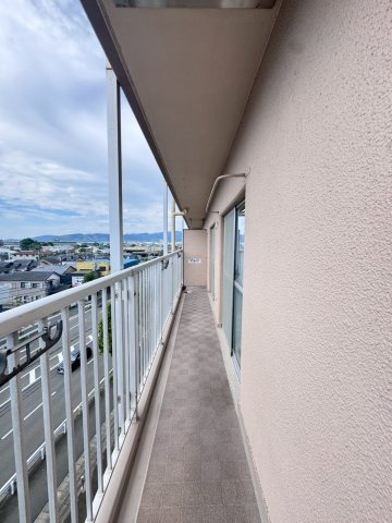 ■２０２５年８月リノベーション完了予定■５階南東角住戸■全居室収納付き３ＬＤＫ■伏見日光ハイツ２号棟のバルコニー|バルコニー