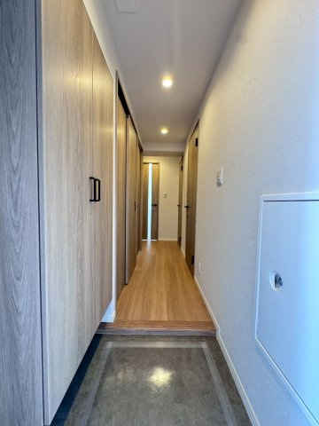 ■２０２５年８月リノベーション完了予定■５階南東角住戸■全居室収納付き３ＬＤＫ■伏見日光ハイツ２号棟の玄関|玄関