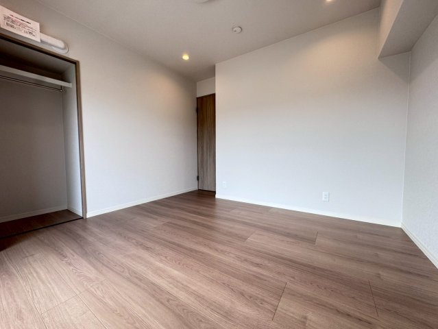 ■２０２５年８月リノベーション完了予定■５階南東角住戸■全居室収納付き３ＬＤＫ■伏見日光ハイツ２号棟の洋室|洋室・収納