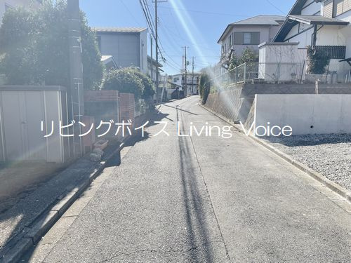 【前面道路含む現地写真】 | 平塚市真田4丁目　A区画　全2区画 | 平塚市真田4丁目　A区画　全2区画