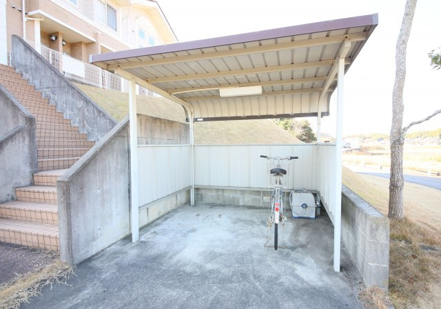 サン　ジェモーの駐車場