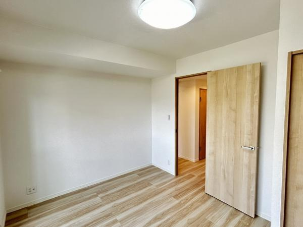 【洋室】 | 洋室(浴室横)の別角度です。