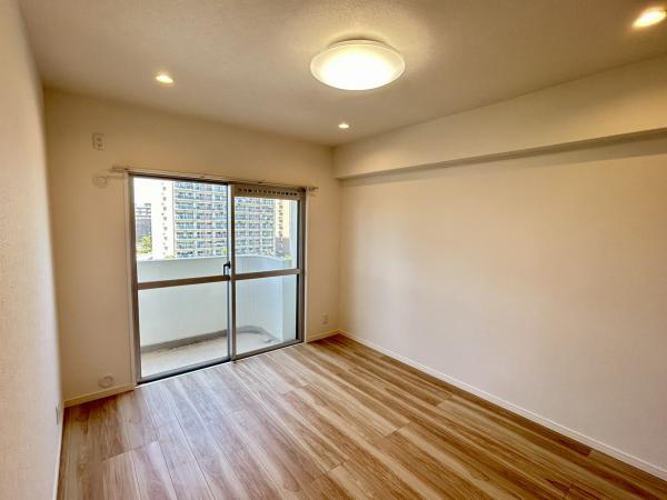 【洋室】 | 洋室(トイレ横)です。