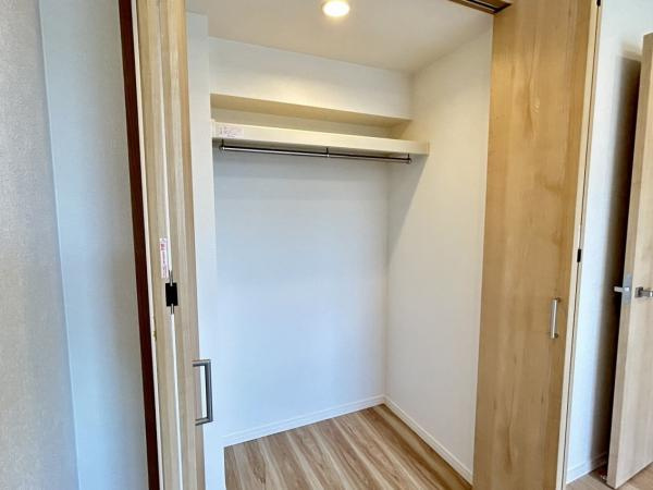 【収納】 | 洋室(トイレ横)の収納内部です。