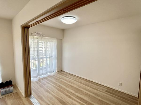 【洋室】 | リビングの洋室です。