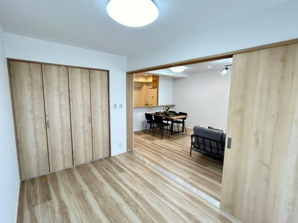 【洋室】 | リビング洋室の別角度です。