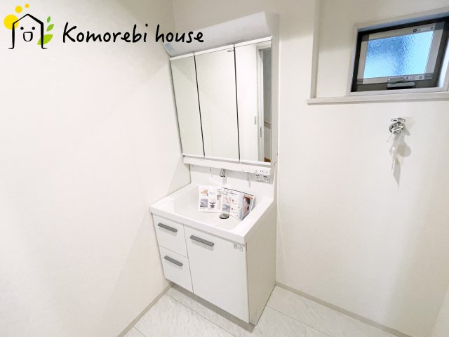 北本市中丸2丁目　新築一戸建て　いろどりアイタウン　01の独立洗面台|独立洗面台、朝の身支度には欠かせません