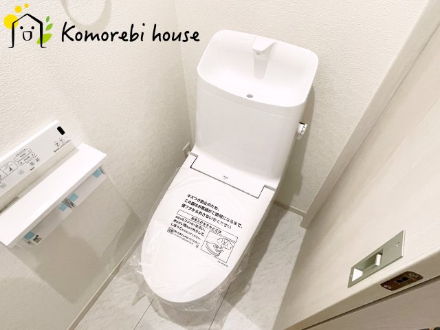 北本市中丸2丁目　新築一戸建て　いろどりアイタウン　01のトイレ|清潔感のあるトイレです