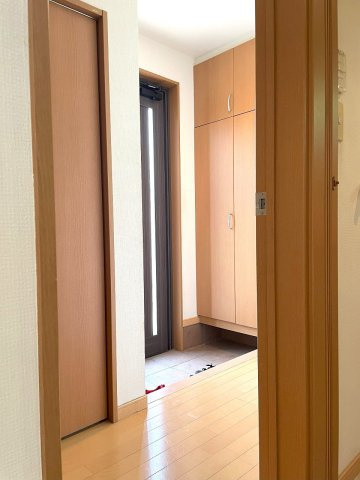 【玄関】 | ◇◆小田原市栢山 中古戸建◆◇ | たくさん収納可能なシューズBOX付き玄関