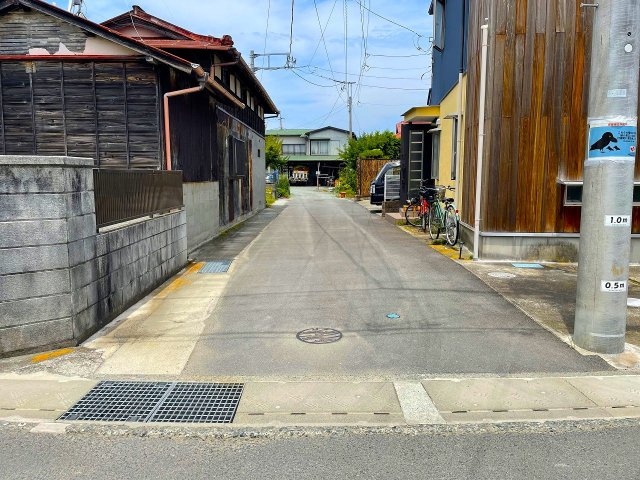 【前面道路含む現地写真】 | ◇◆小田原市栢山 中古戸建◆◇ | 西側4m道路に面しています。