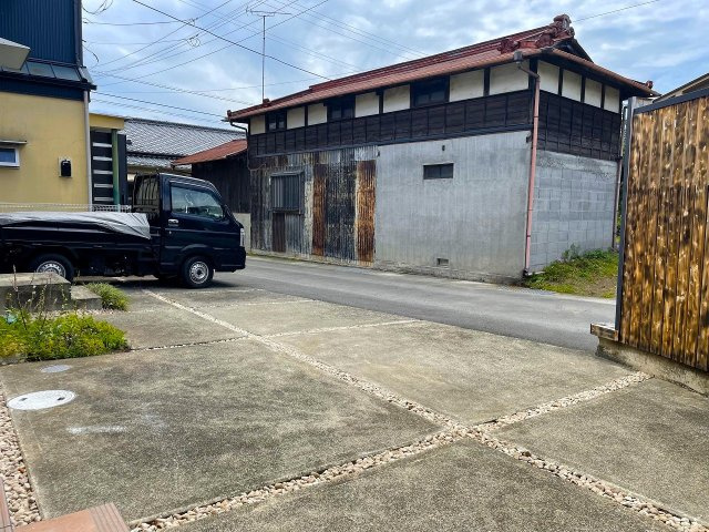 【駐車場】 | ◇◆小田原市栢山 中古戸建◆◇ | 駐車スペースとしてもお子様のプールのスペースとしてもご利用頂けます！