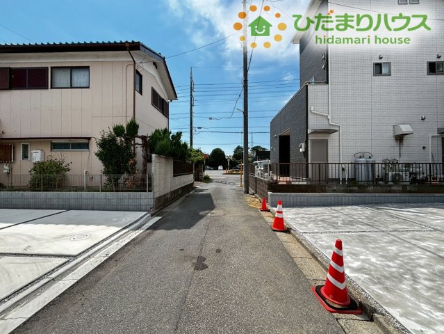熊谷市新堀新田第3　新築一戸建て　リーブルガーデン　01の前面道路含む現地写真|閑静な住宅街♪