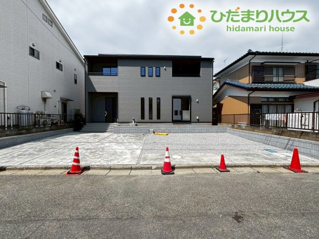 熊谷市新堀新田第3　新築一戸建て　リーブルガーデン　01の駐車場|駐車4台可能！
お友達が来ても安心ですね♪