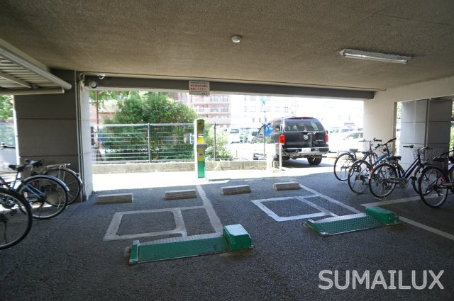 Niceマンション九品寺の駐車場