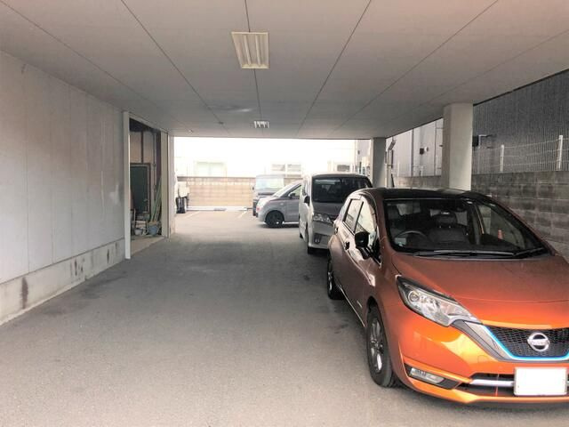 イマス澱女町（よどめちょう）事務所・倉庫の駐車場