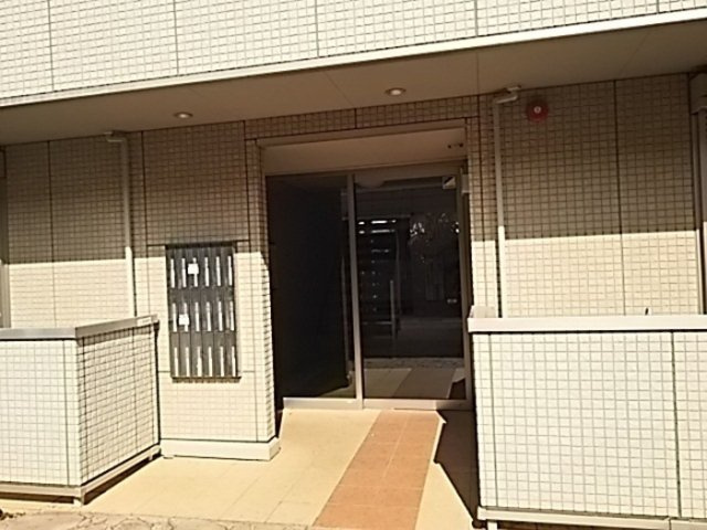 メルベーユおおたかの森　1号棟のエントランス