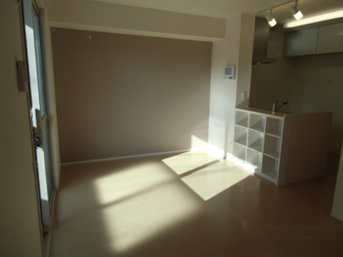 メルベーユおおたかの森　1号棟の居間・リビング