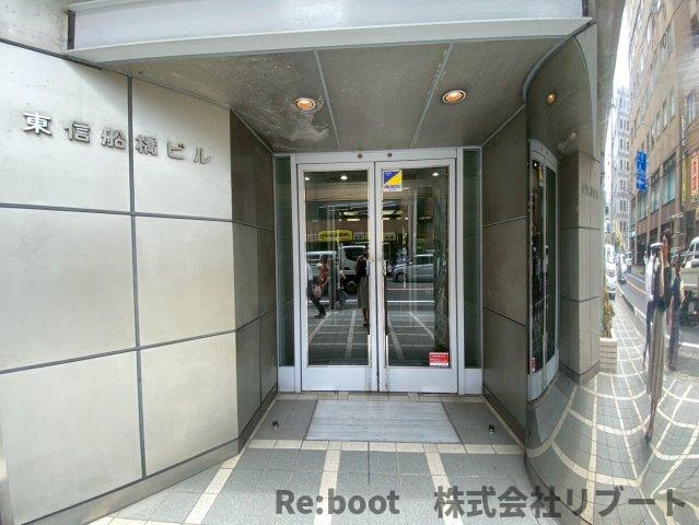  東信船橋ビルのエントランス