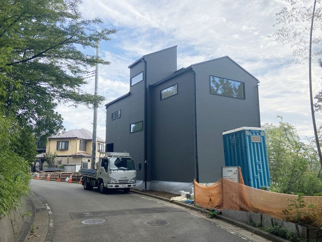 神奈川区菅田町【新築戸建】～スカイバルコニーのある暮らし～