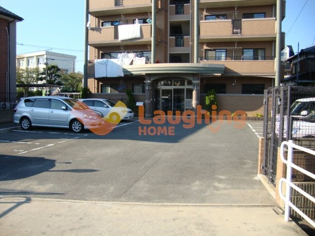 ルミエール合川の駐車場