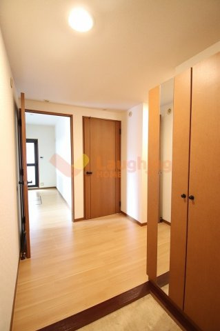 ルミエール合川の玄関|収納もある玄関です