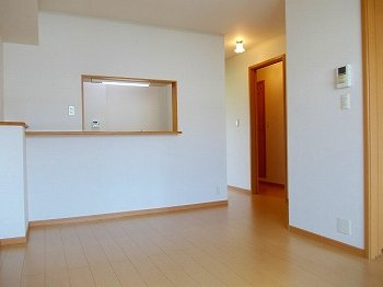 【居間・リビング】 | アストーレＭ | こちらの居間で趣味の時間をお楽しみください