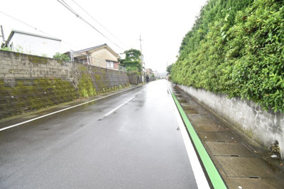 【前面道路含む現地写真】 | 鹿屋市西原2丁目　中古戸建
