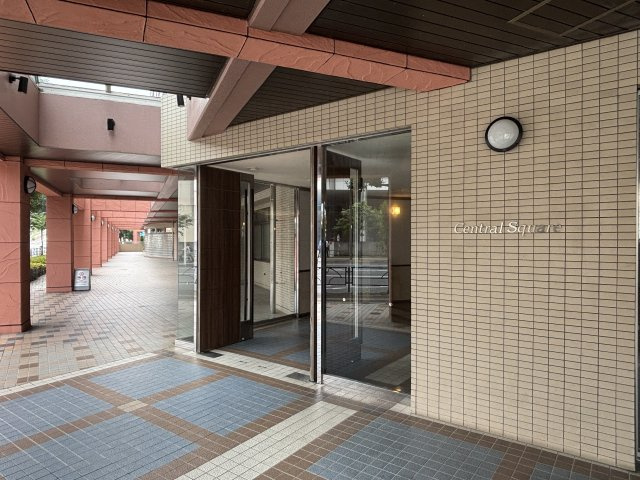 イーストパークス大島セントラルスクエアのエントランス
