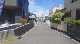 【前面道路含む現地写真】