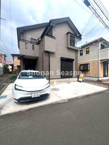 【外観】 | ファミリー層にもニーズの高い3LDKリフォーム住宅（R7.8月）　
気になる水廻り一新！駐車場は増設！白蟻点検実施！
内・外装共にキレイに生まれ変わりました♪