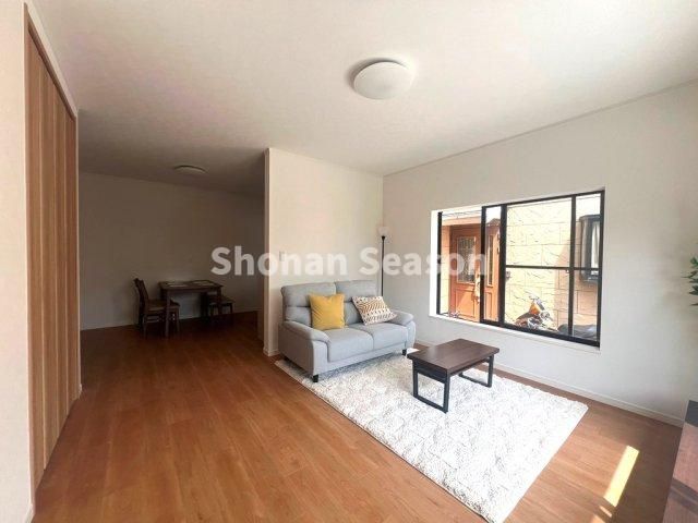 【居間・リビング】 | 新生活に似合う素敵な家具・インテリアをディスプレイしております♪　
ぜひ細部までご内見下さい。