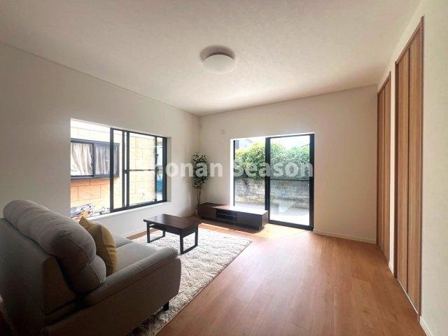 【居間・リビング】 | お家賃と変わらない月額お支払い額で、マイホームを手に入れませんか♪
教育・老後資金に充てられますよ。