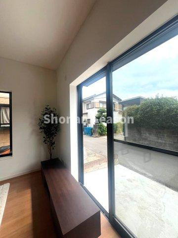 【居間・リビング】 | 全室２面採光で、陽当り・風通りも良好です♪