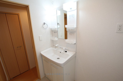 【洗面所】 | ソレイユ・タカクラ | 明るい洗面所です
ソレイユ・タカクラ　204号室　平成26年4月25日