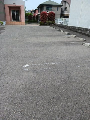 【駐車場】 | ＮＥＳＴスエヒロ | 車をお持ちの方に嬉しい駐車場付きの物件です