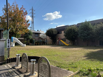 【展望】 | 宝塚高司 新築戸建て | 玄関をでたらそこは解放感のある公園です。季節を感じられます。