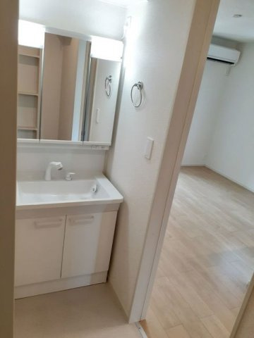 ラ・フェリーチェⅡの洗面所|広い洗面スペースです★