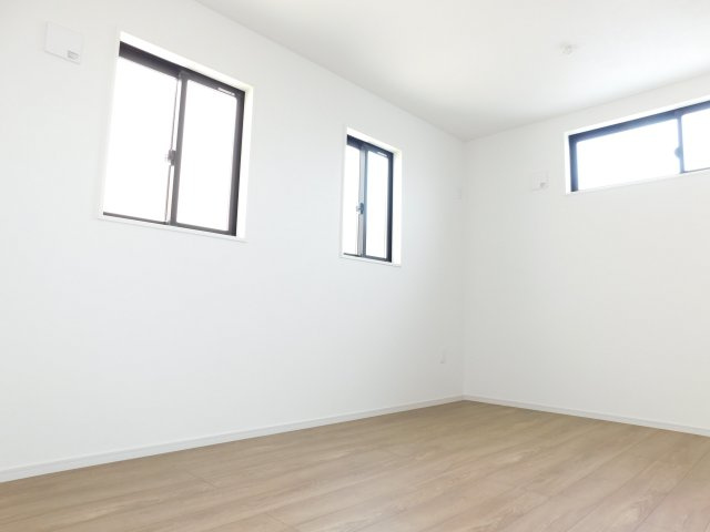 名古屋市西区枇杷島３期の洋室|◇３階洋室◇　　南面で明るい洋室　間仕切対応可能で、３．７帖と４．０帖の部屋になります♪