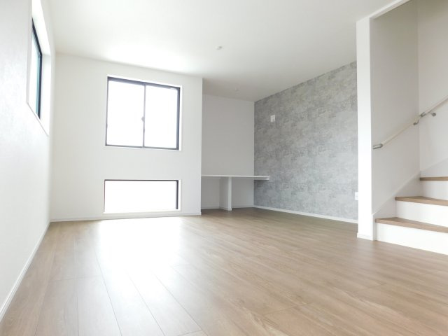 名古屋市西区枇杷島３期の居間・リビング|◇リビング◇　　南面で明るいリビング１８．２帖　スタディーカウンター付き♪