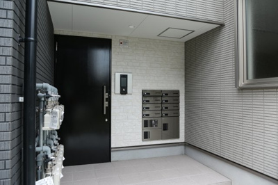 【エントランス】 | ココ・ルーク | 落ち着いたエントランスです※写真は類似です