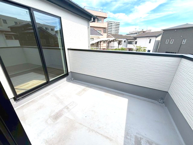武3丁目　新築戸建てのバルコニー|広めのバルコニーです。洗濯物もたっぷり干せます。