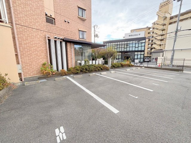 メゾンラリーブの駐車場