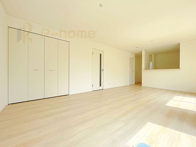 筑西市丙第1　新築戸建て　1号棟の外観|広くて明るいＬＤＫ♪ ゆったりくつろげるリビングスペースで、ご家族皆様の笑顔が溢れます。