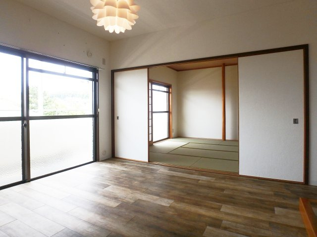 チャフル甲東の居間・リビング