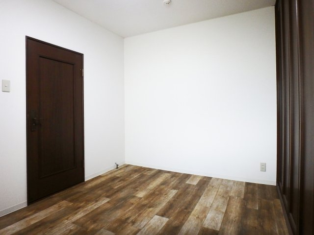 チャフル甲東の洋室