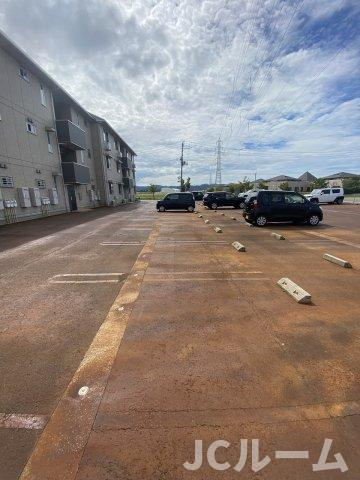 グロリアスの駐車場