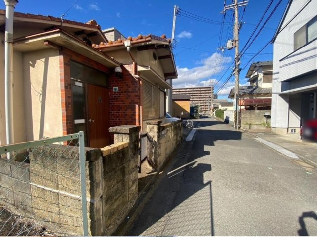 【前面道路含む現地写真】 | 接道は東側、幅員は4ｍです。