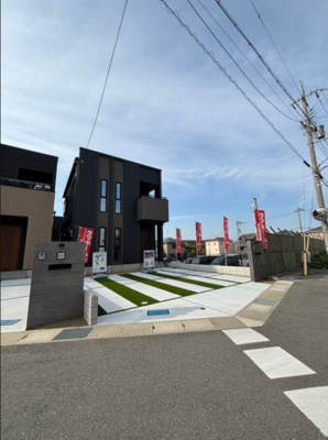 【前面道路含む現地写真】 | 【新築戸建】東山６丁目　３号地 | 住居前駐車場で、すぐに動きやすい同線(^^♪
